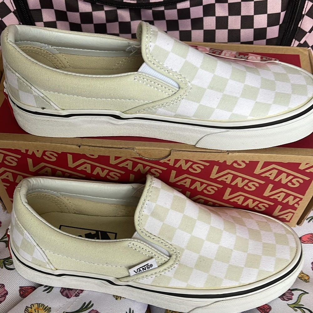 Vans WMNS CLASSIC SLIP-ON
(CHECKERBOARD) BLUE FLOWER
VN0A38F7QCL
Sneakers - Picture 2 of 16
